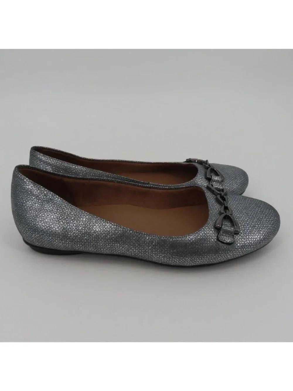 Naturalizer MAXWELL Women 9.5 W Gray Silver Buckle Round Toe Ballet Flat Shoes